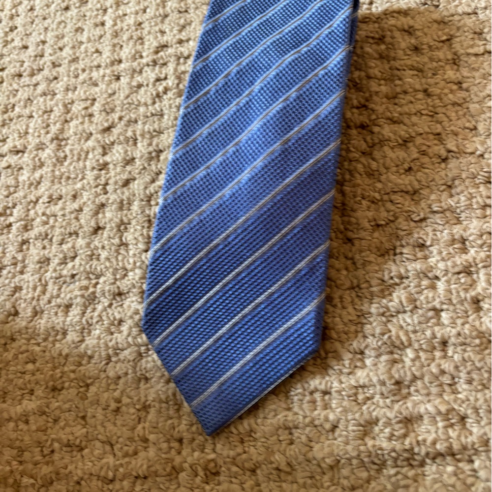 Giorgio Armani Tie. Blue/White. So stylish!